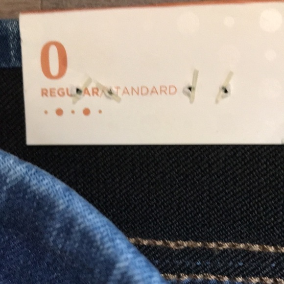 4/$25 Old Navy Size 0 ladies jeans - Picture 4 of 12